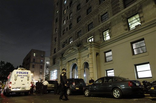 Nude wacko charged in bathtub stabbing of man in luxury NYC high-rise may have been social media hookup: sources