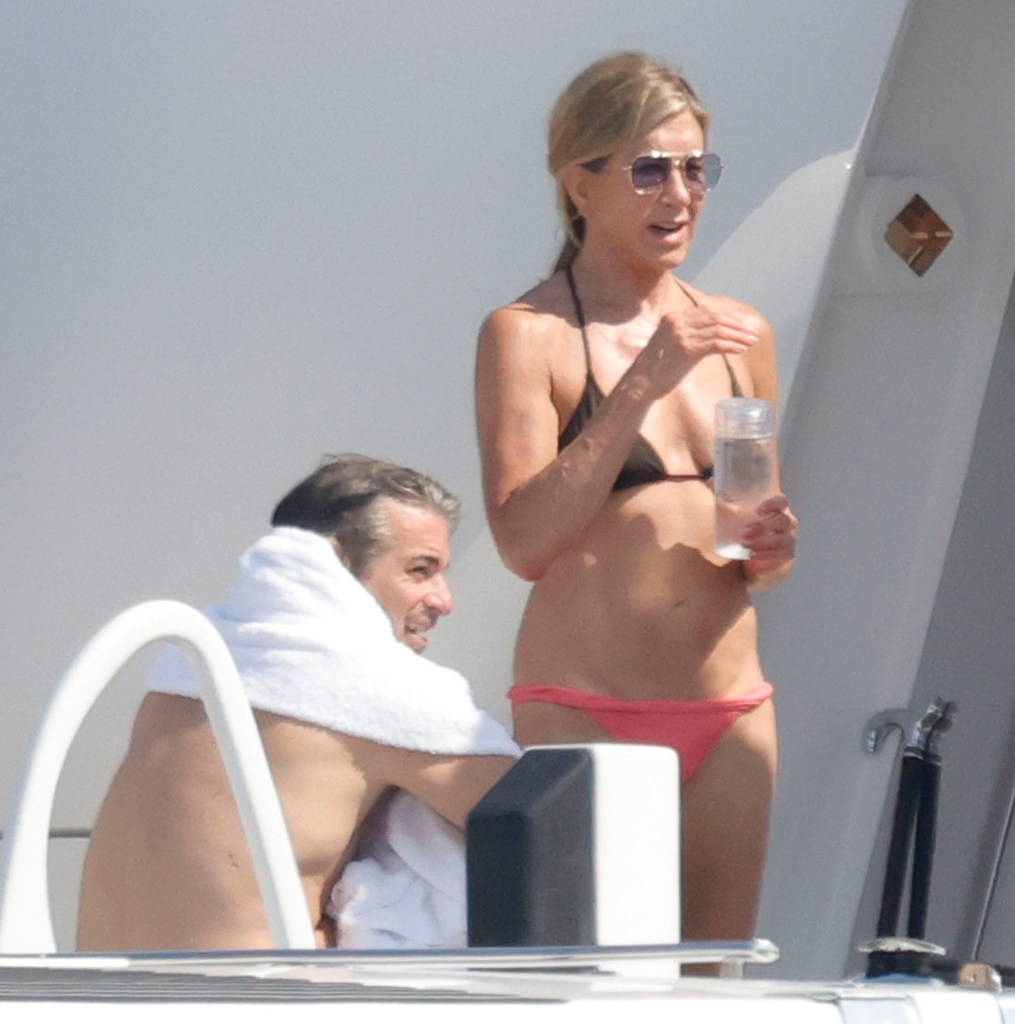 Why Jennifer Aniston isn’t hiding her romance with hynotherapist Jim Curtis — even though insiders say she won’t marry him