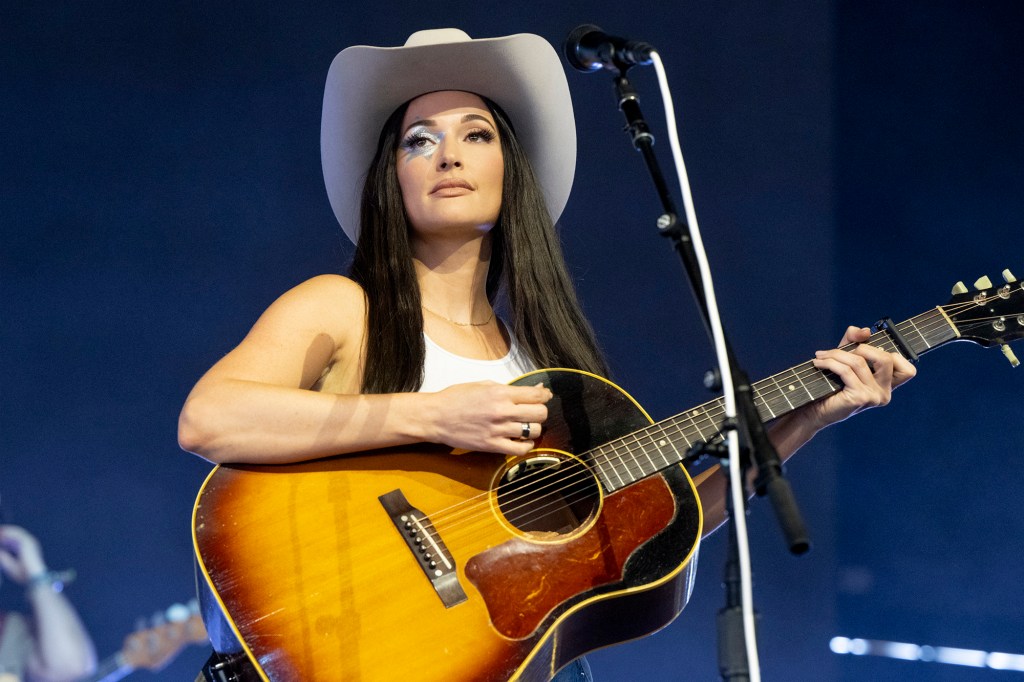 Country singer Kacey Musgraves turns concert into plea for kids whose parents were deported ‘unfairly’