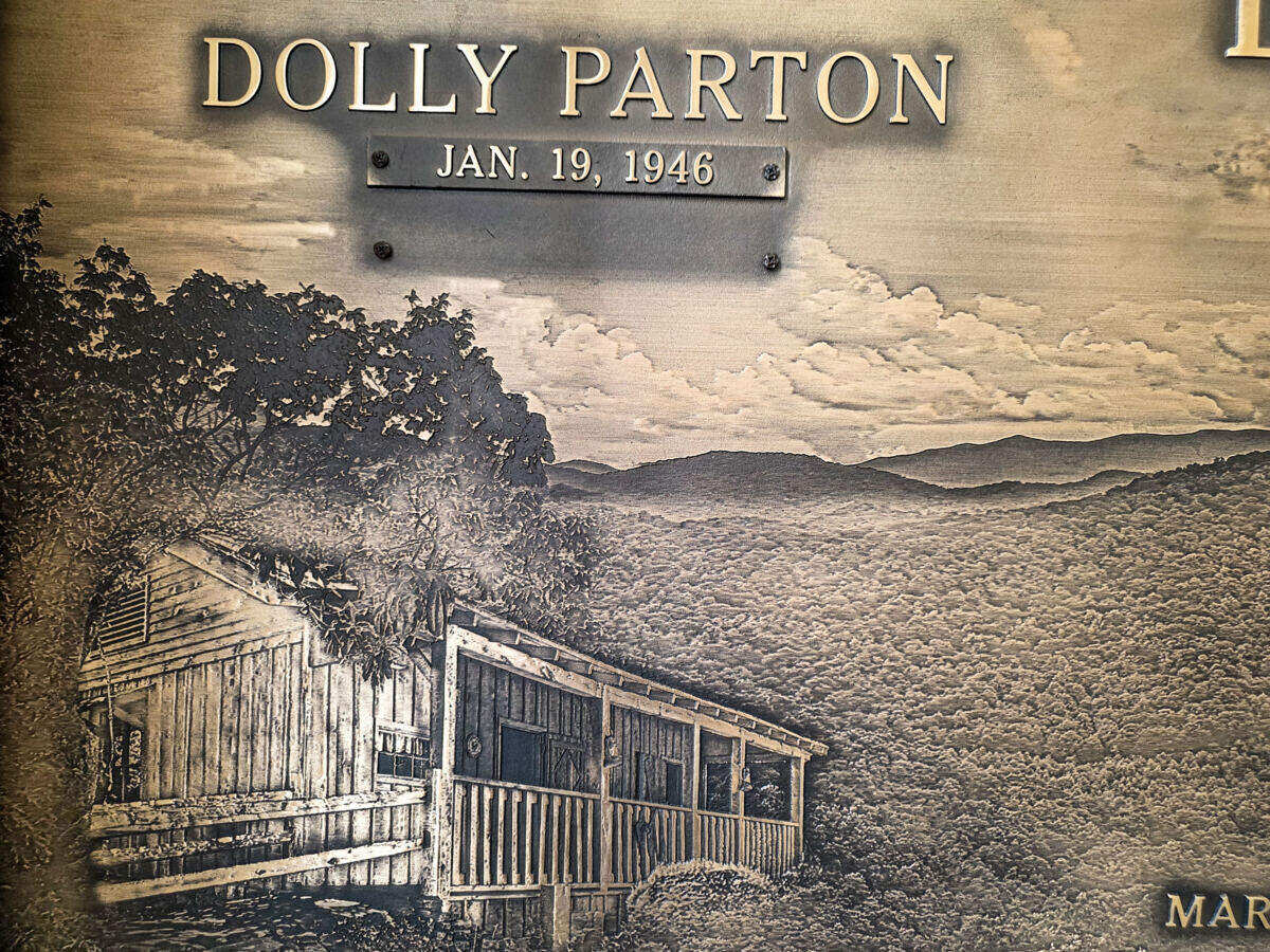 See Dolly Parton’s emotional final resting place beside the love of her life, Carl Dean