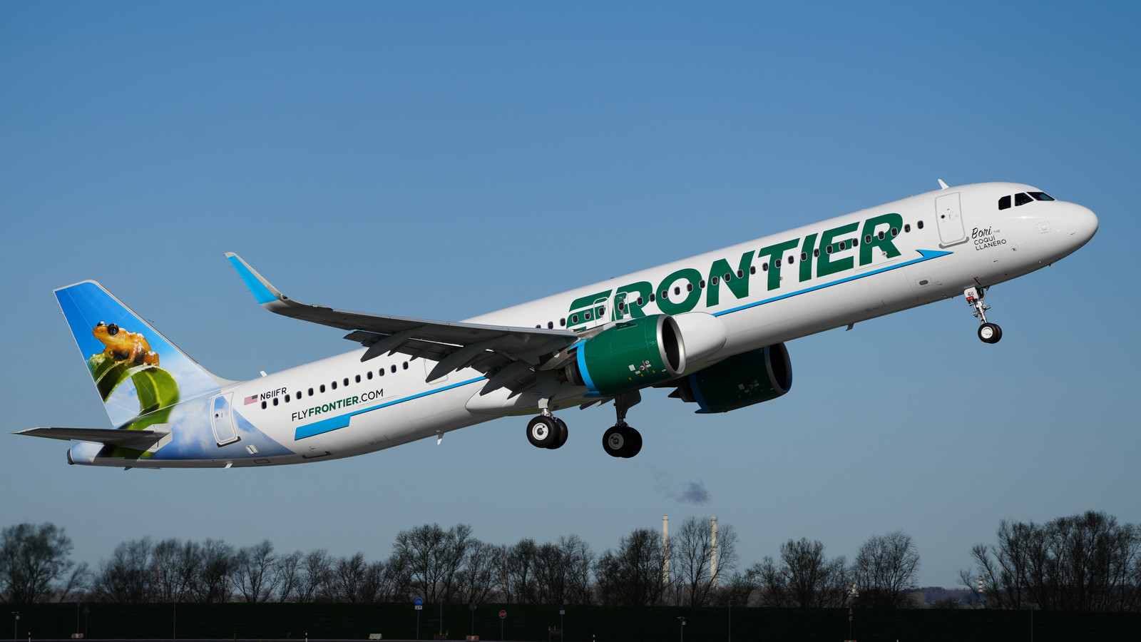 4 flight attendants mysteriously fall sick midair on Florida flight