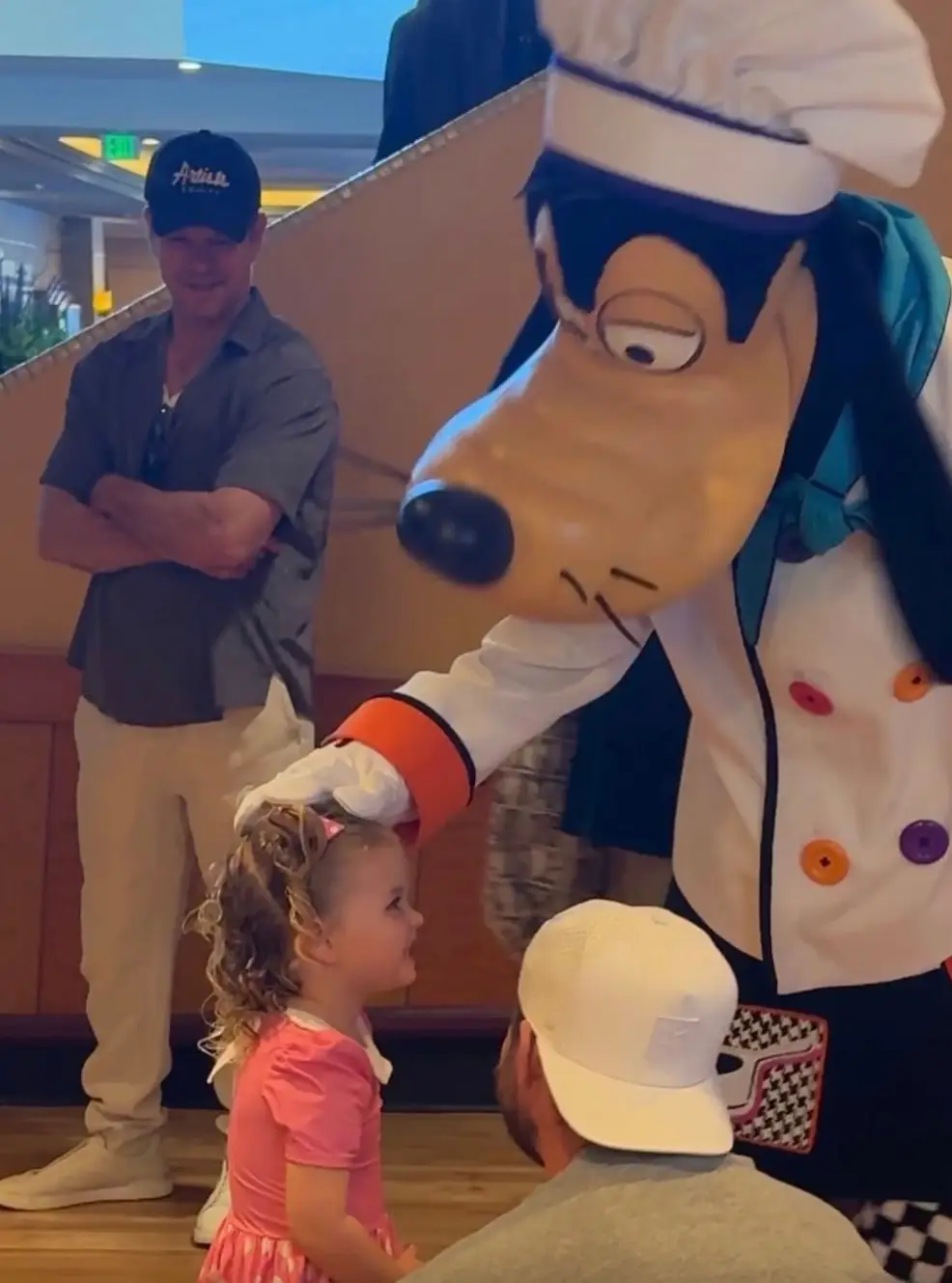 Family fail to spot A-list actor at Disneyland during toddler's heartwarming encounter with Goofy