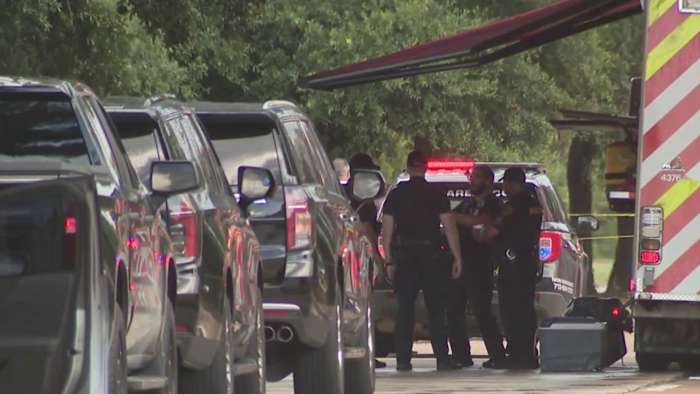 Houston police shoot gunman who indiscriminately fired on vehicles, injuring mother and daughter