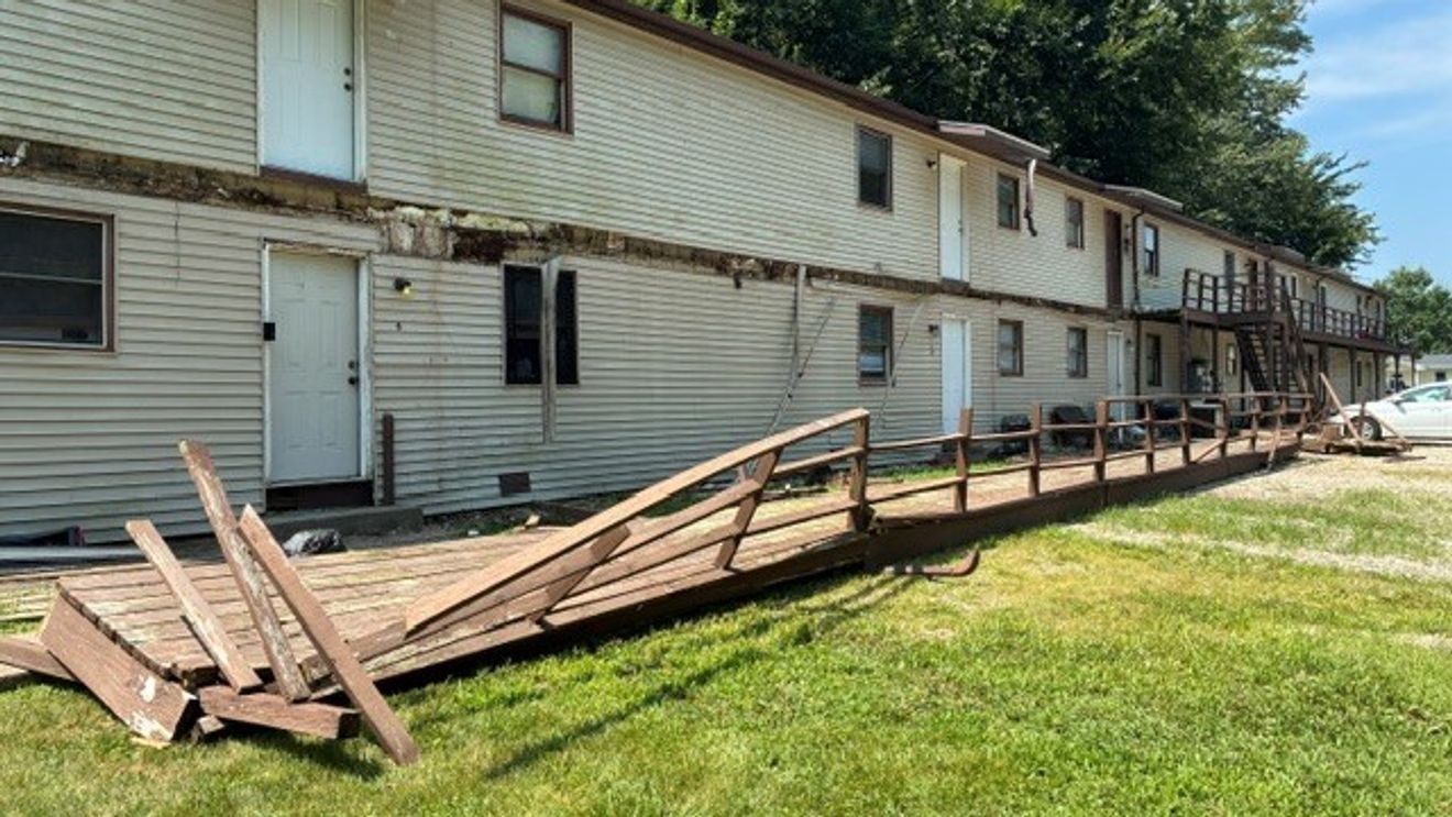 Harrowing video shows US Marshals plunge several feet when deck collapses at home of convicted sex offender