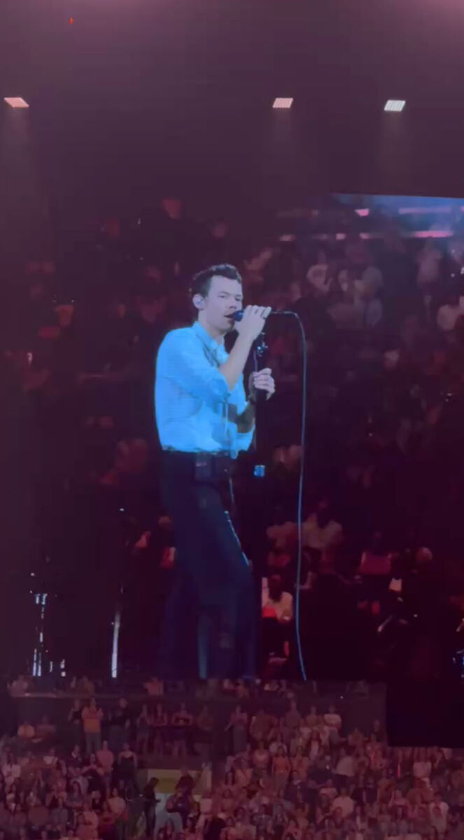 Harry Styles surprises fans with Dolly Parton tribute as he kicks off MSG residency