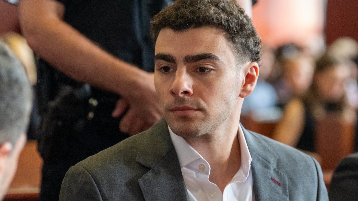 Surprise hearing scheduled in Luigi Mangione’s case — sparking speculation of plea deal