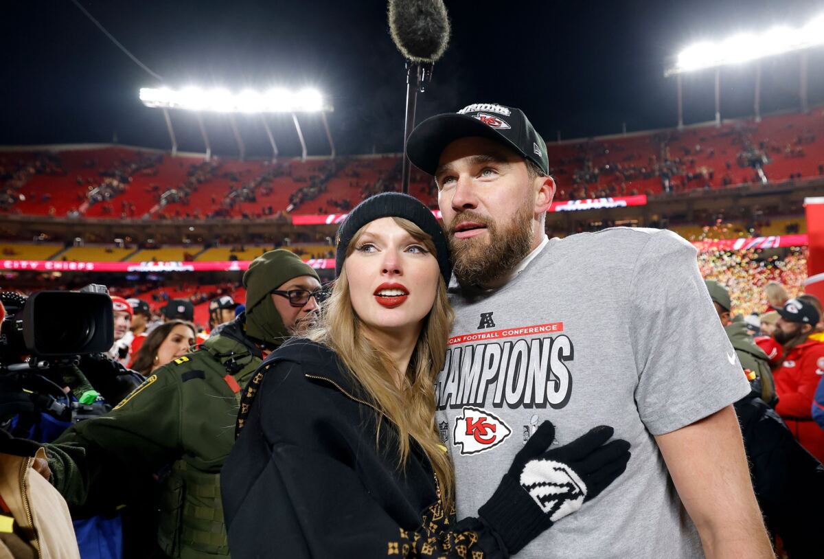 Travis Kelce proudly shows off wedding band ahead of first Chiefs game since wedding to Taylor Swift