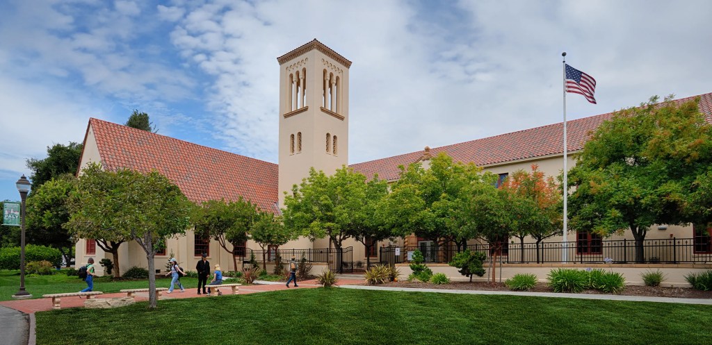 California high school students given Qurans, encouraged to wear hijabs during class trip to mosque: suit