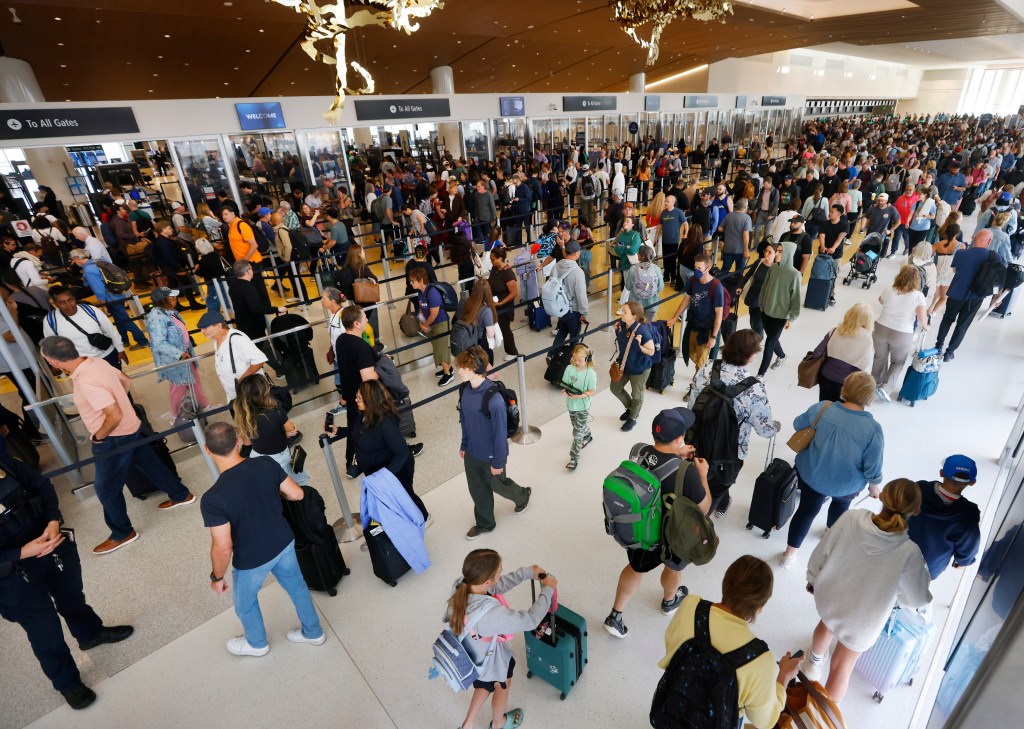Chaos at major California airport as passengers stuck in miserable lines due to mass outage