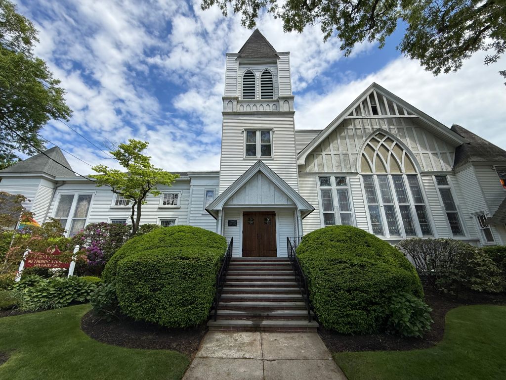 Long Island man stabs guy in neck during meeting at church: cops