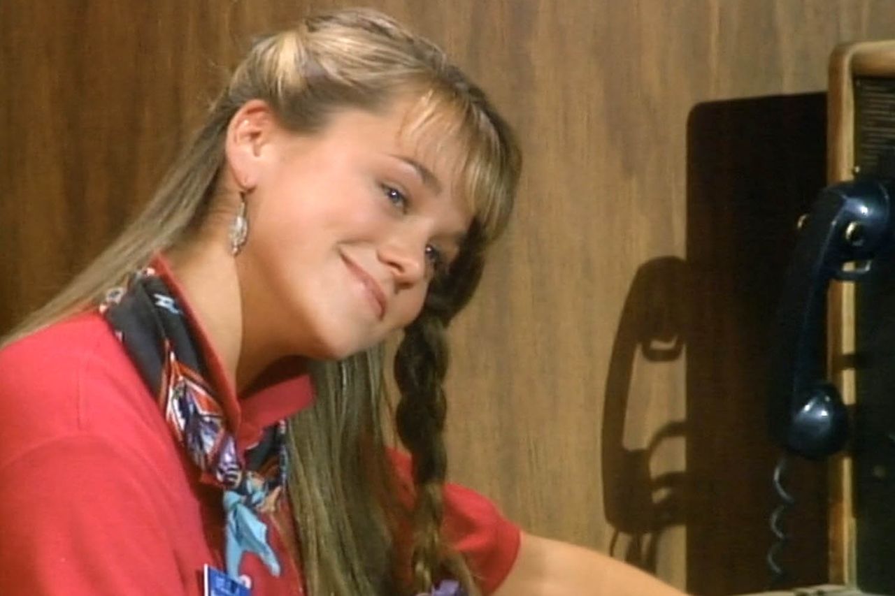 Saved by the Bell star Tiffani Thiessen reveals the surprising amount she earned from the hit show
