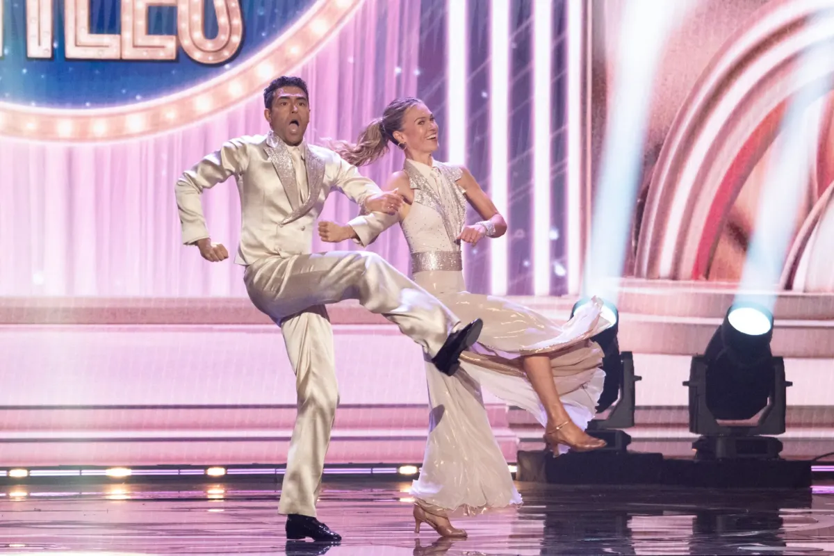 Julia Stiles sends subtle jab at Andy Cohen after he criticized her dancing ahead of DWTS