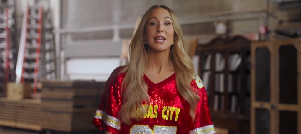 Nikki Glaser calls out Taylor Swift haters and hypes up Chiefs fans in Sunday Night Football video