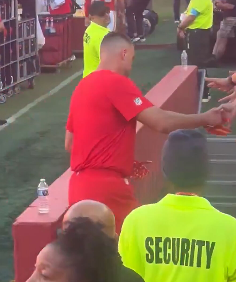Shocked Travis Kelce slaps away fan who attempted to steal Chiefs glove