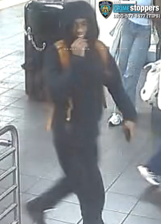 Brazen gunman holds up supermarket in tony NYC area in broad daylight, flees with $2K