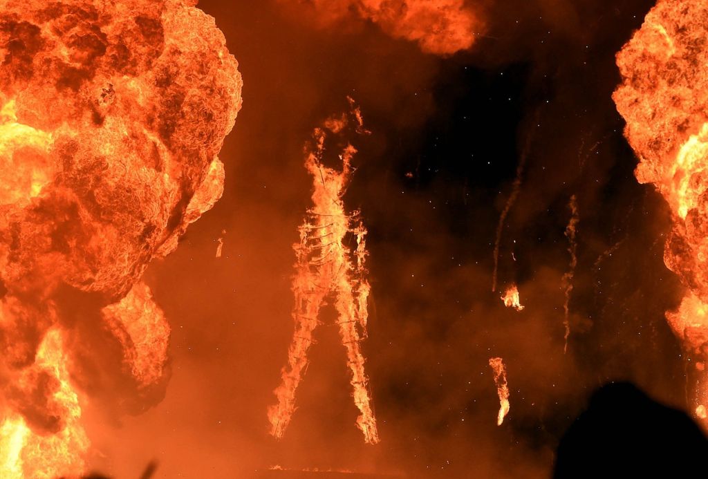 World-famous DJ Diplo treks 6 miles on foot to escape Burning Man: ‘F–ked up’