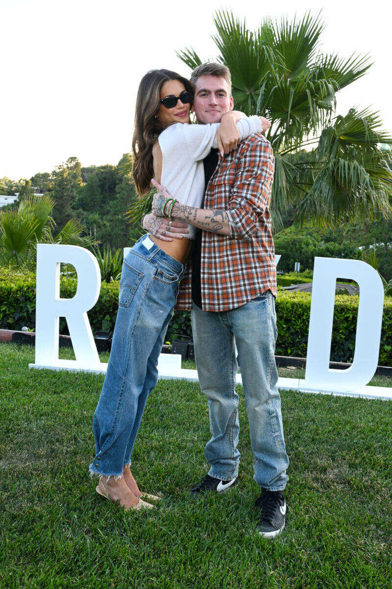 Kaia Gerber’s friends, boyfriend help model search for missing cat days after brother Presley’s death