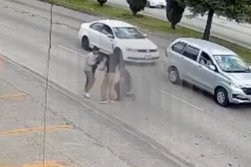 Heart-stopping video shows hero supermarket manager run into traffic to save little girl