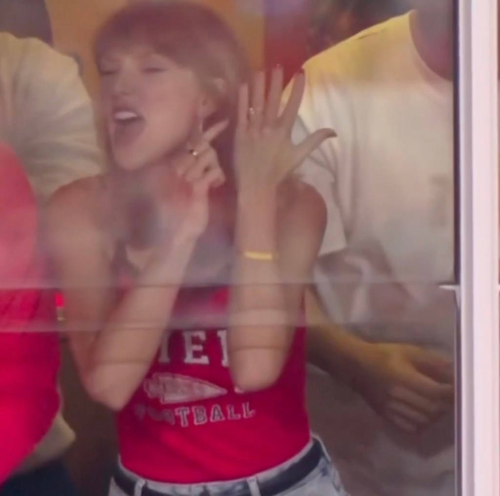 Taylor Swift cheers on Travis Kelce alongside her parents and mother-in-law at Chiefs-Colts game in Kansas City