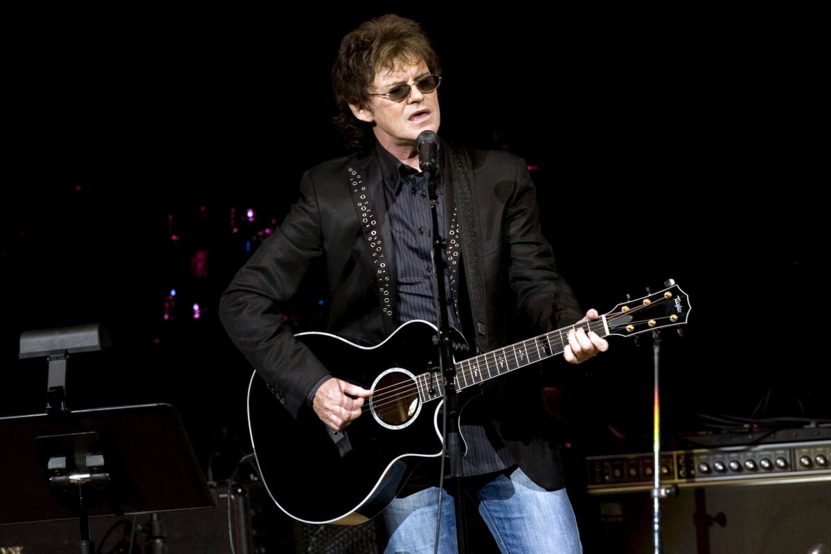 Singer from beloved ’80s New Wave band dead at 74
