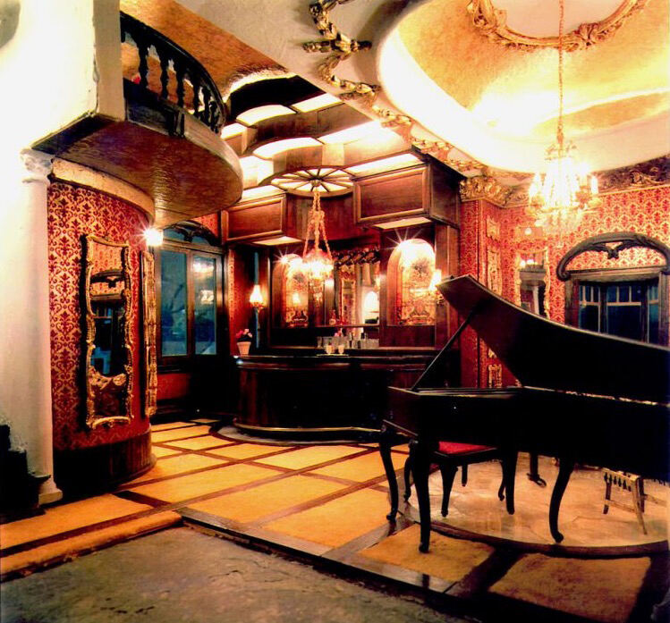 A look inside the 9-foot-tall NY dollhouse that is the most valuable real estate in the world