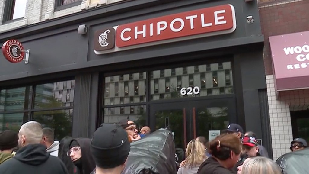 Glamour-loving mom, 34, stabbed to death by mentally ill ex-con while on break from Chipotle