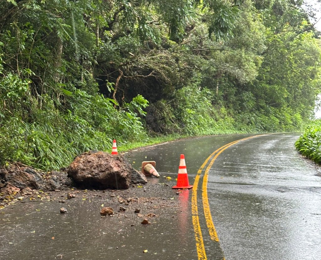 Life-threatening Hurricane Lowell makes rare direct hit on Hawaii as intense rain, wind blast state