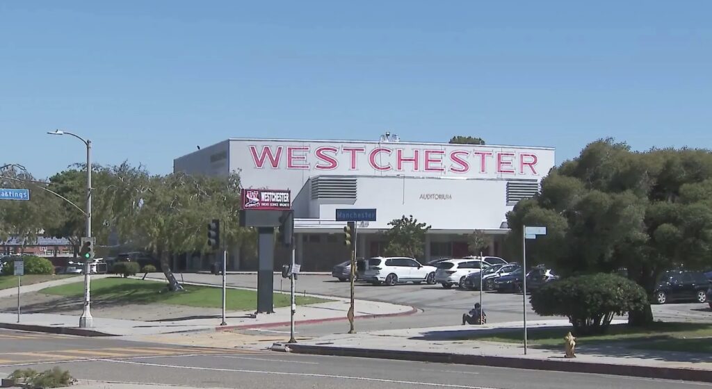 LAUSD high school horror as knife-wielding student attacks another, sending screaming kids fleeing