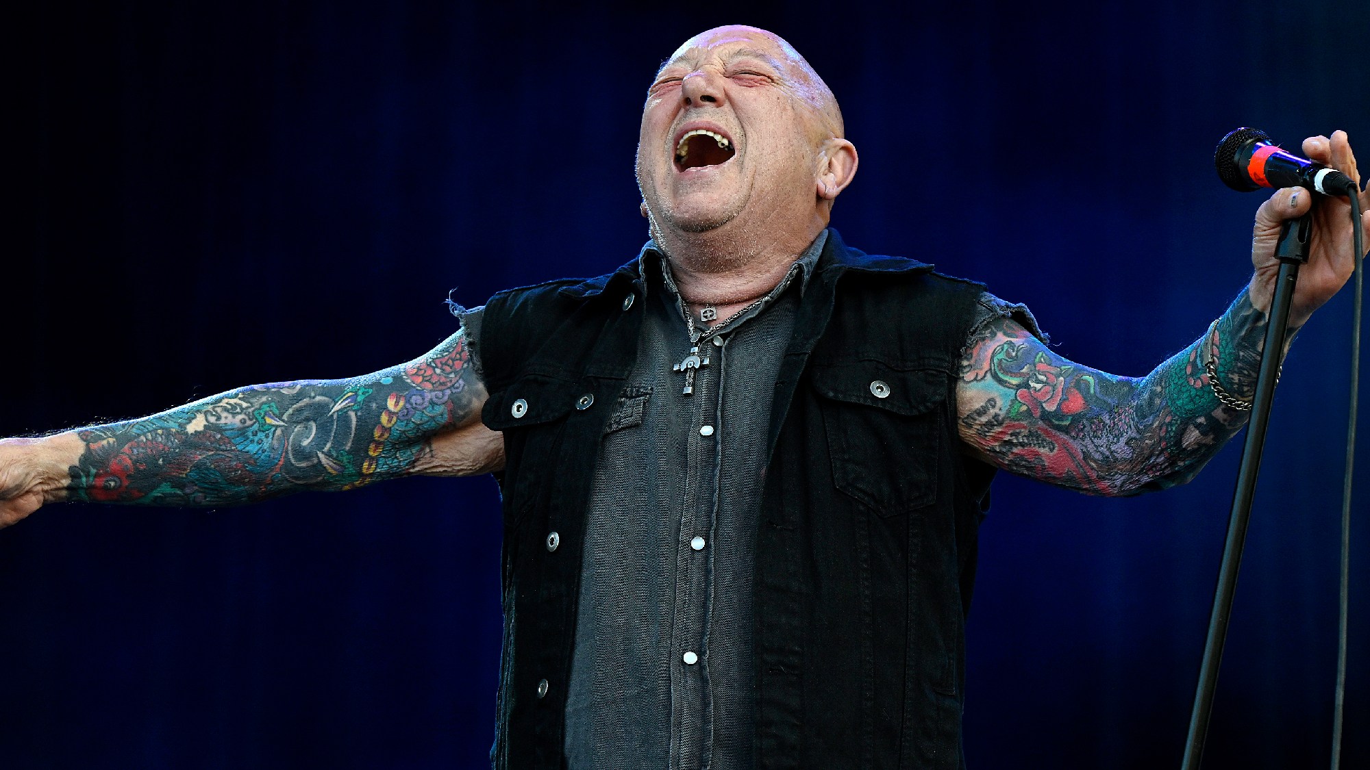 Rock star Angry Anderson dead at 79 after heart attack during farewell tour