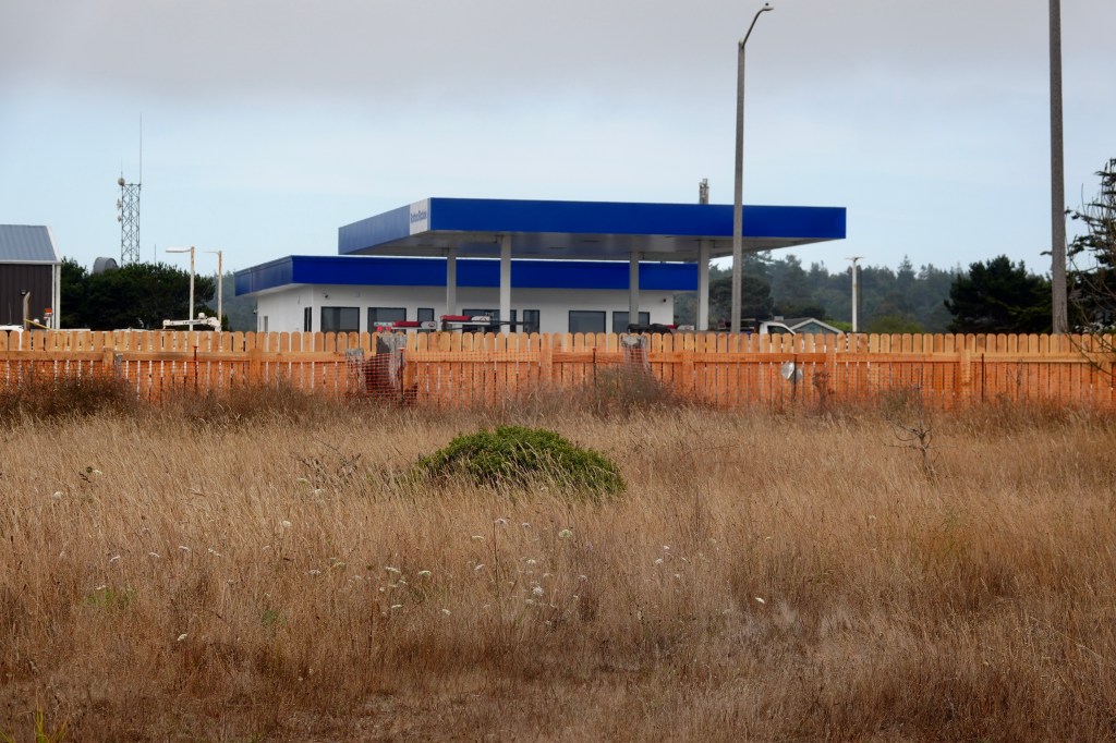 California beach town erupts over $10M sidewalk project that blocks ocean views