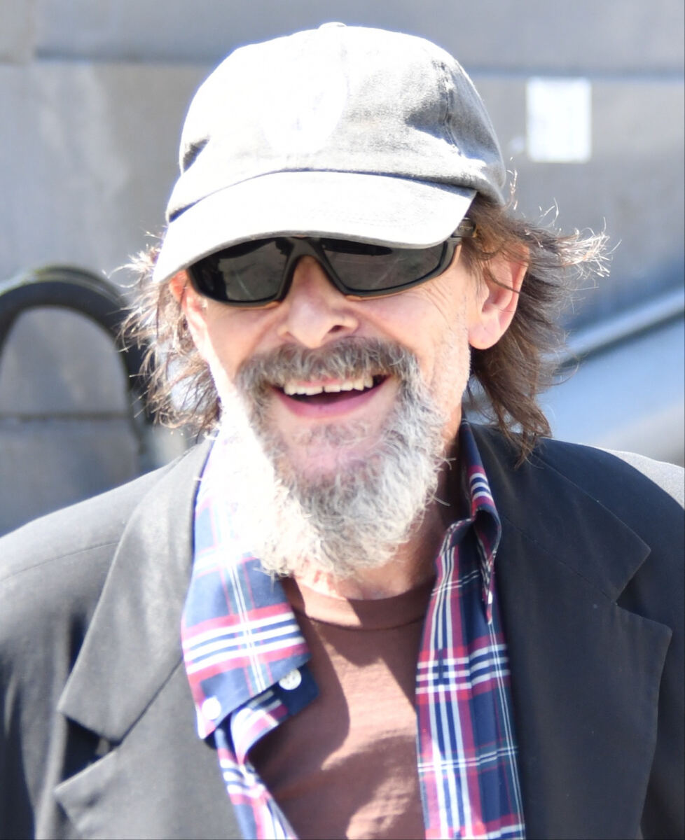 Iconic ’80s star looks nearly unrecognizable in rare sighting