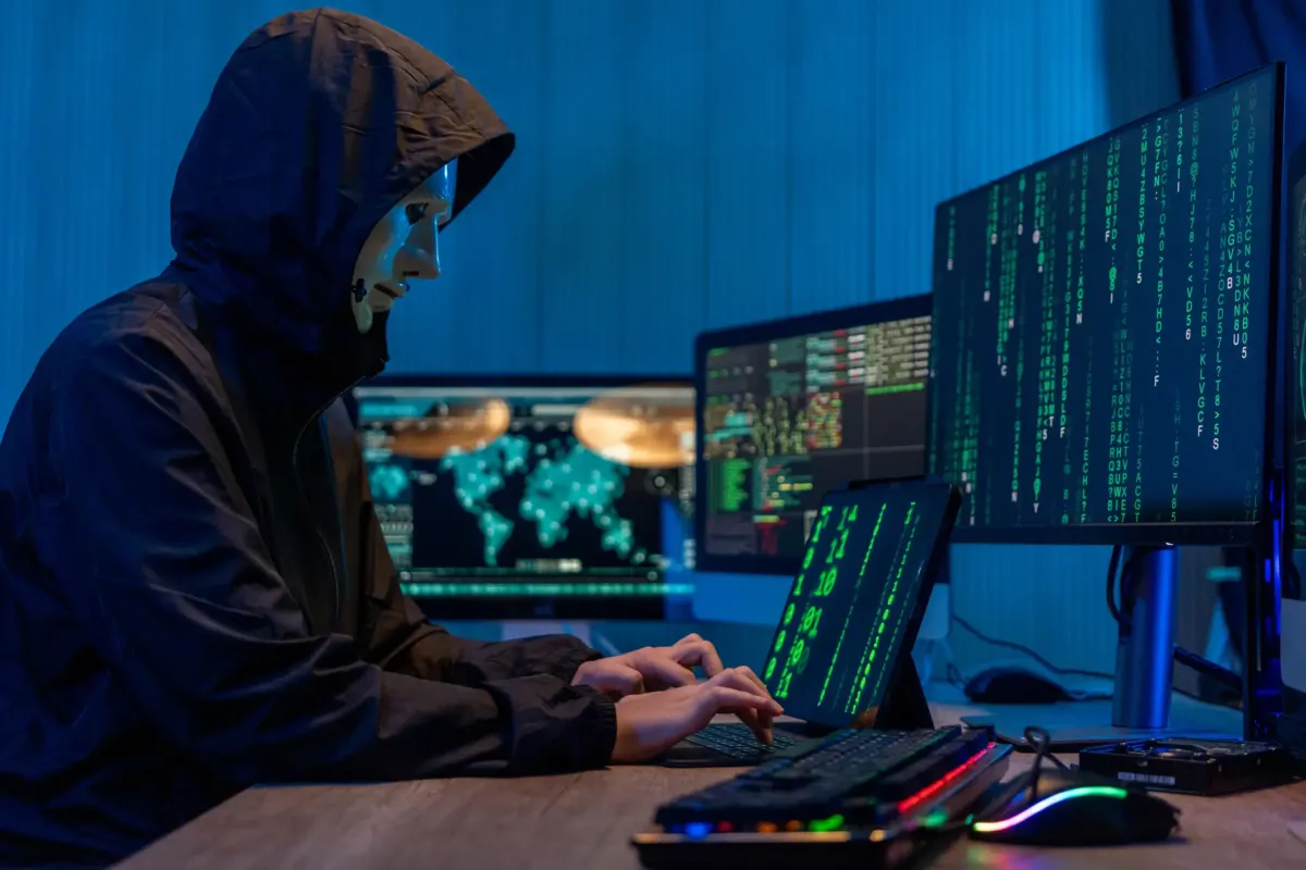 FBI special agent breaks down the biggest 'red flags' that suggest you're being scammed
