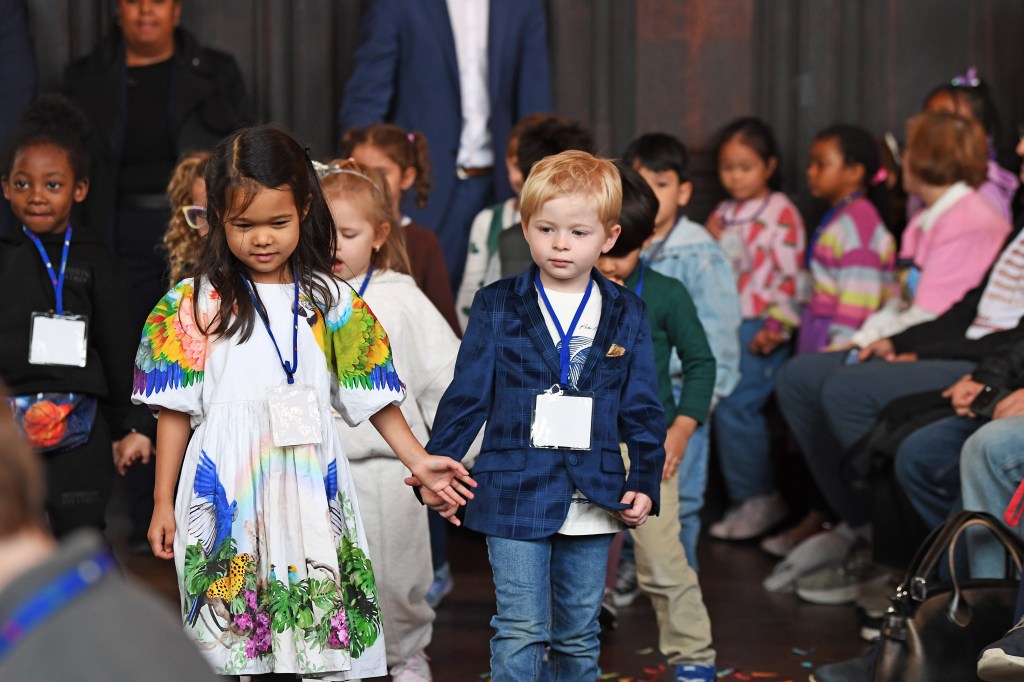 925 NYC kids get free books for Dolly Parton Appreciation Day: ‘She was one of us’