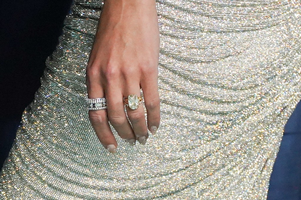 All the details on Taylor Swift’s ‘one-of-a-kind’ diamond ring from the VMAs 2026