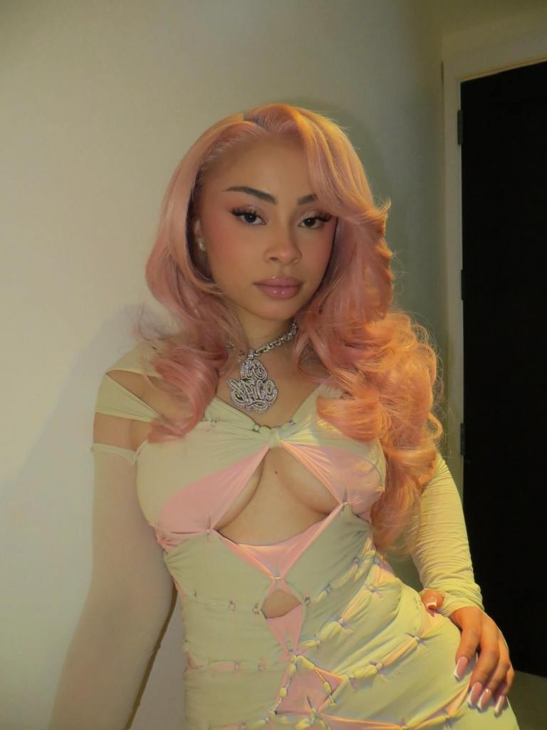 Ice Spice shows off new ‘Saint’ and ‘Sinner’ tattoos on the back of her thighs in cheeky video