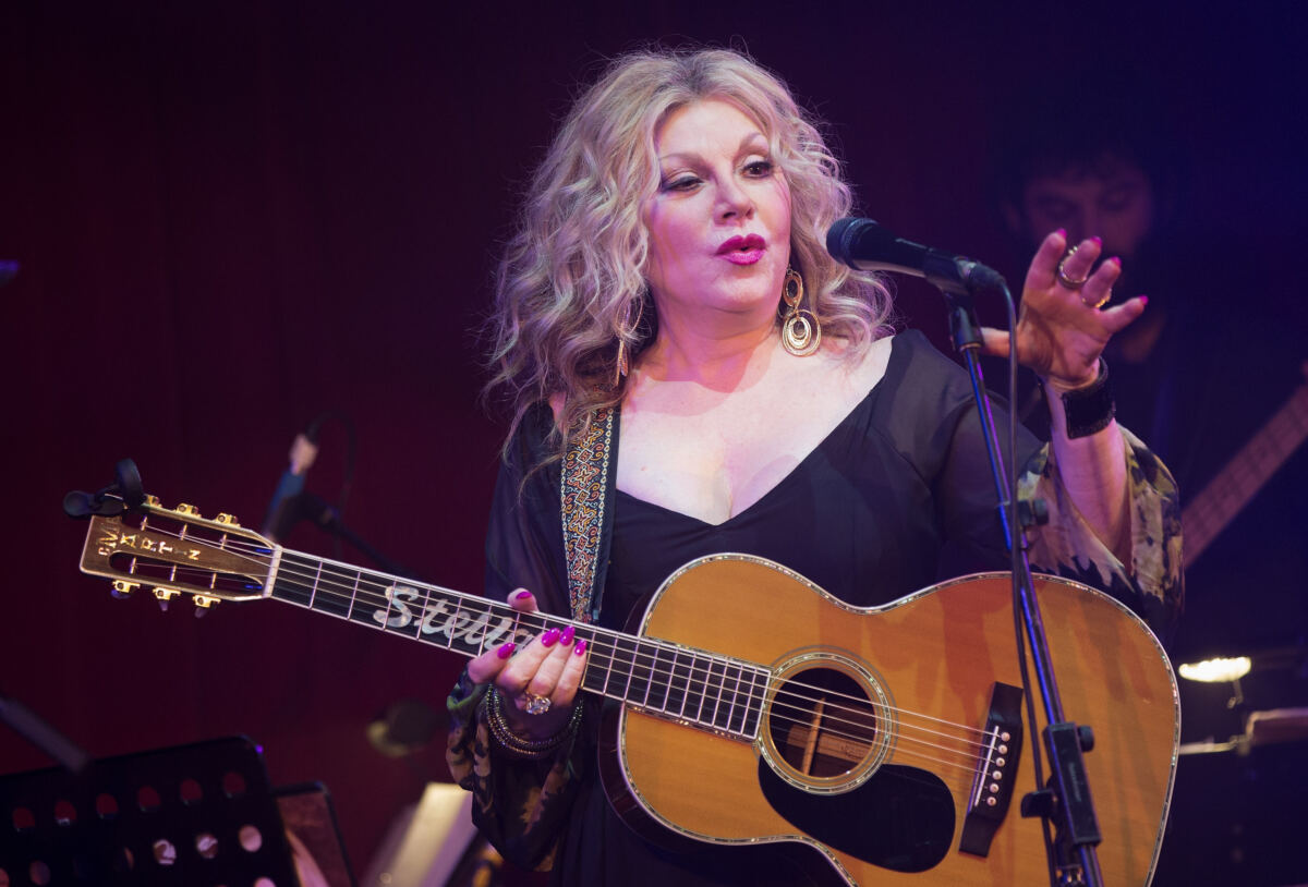 Dolly Parton’s sister pushes back on family feud rumors following nephew’s firing, restraining order