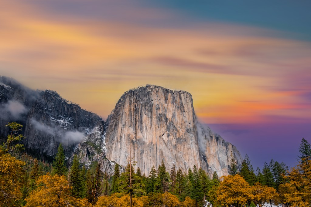 Helicopter crashes in Yosemite National Park while fighting wildfires, killing two