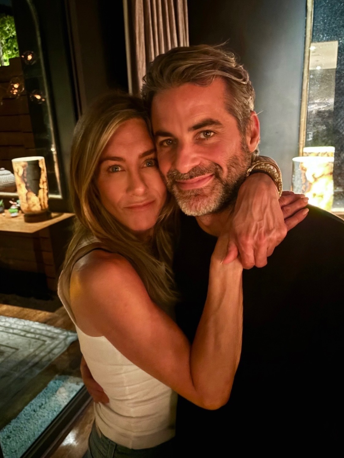 Jennifer Aniston makes extremely racy joke while interviewing boyfriend Jim Curtis