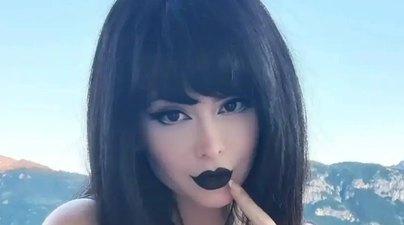 Drake's 'Goth Baddie' shows off dramatic new look after ditching her signature goth makeup