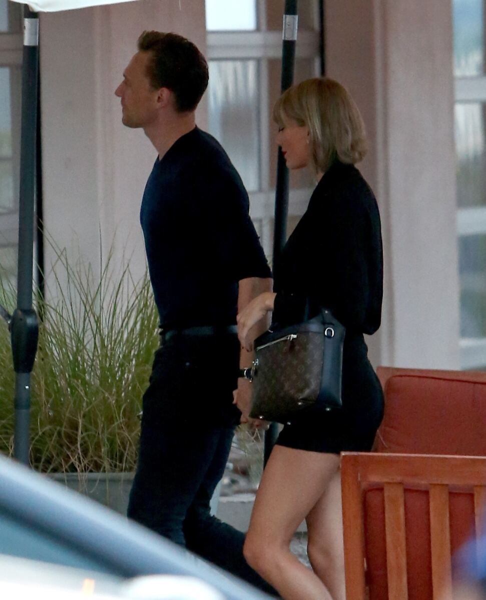 Why fans are convinced Taylor Swift’s ‘Pink Clouding’ apology is for ex Tom Hiddleston