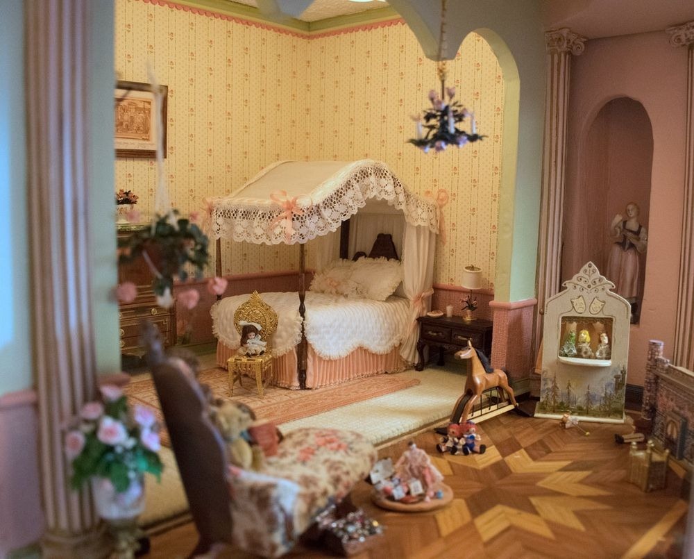 A look inside the 9-foot-tall NY dollhouse that is the most valuable real estate in the world