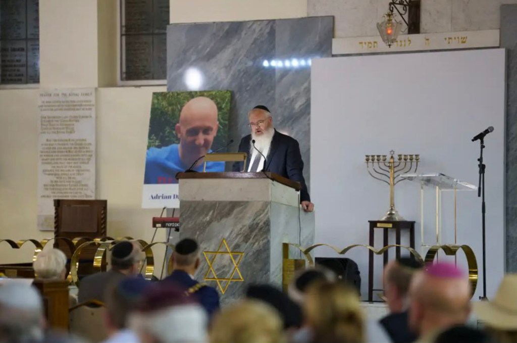 Hundreds memorialize Manchester synagogue attack victims nearly a year after Yom Kippur rampage
