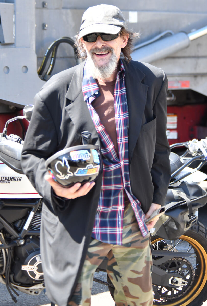 Iconic ’80s star looks nearly unrecognizable in rare sighting
