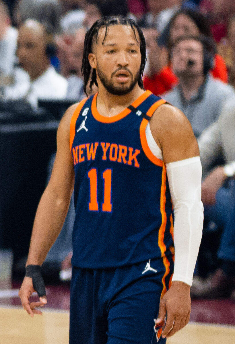 Knicks star Jalen Brunson crashes BFF Mariska Hargitay’s Emmys 2026 opener