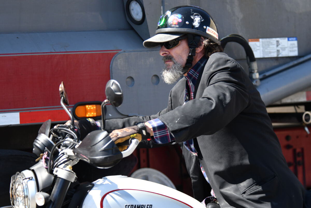 Iconic ’80s star looks nearly unrecognizable in rare sighting