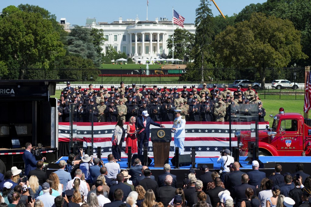 Trump honors 9/11 ‘man in the red bandana’ Welles Crowther with posthumous Medal of Freedom