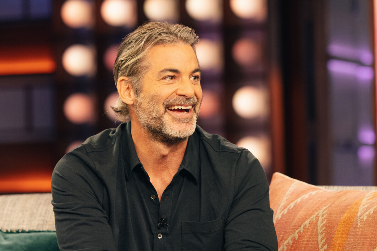 Jennifer Aniston makes extremely racy joke while interviewing boyfriend Jim Curtis