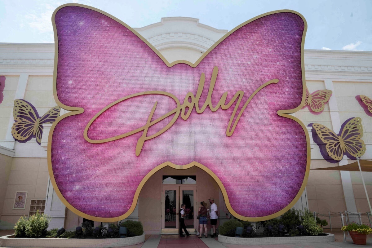 Dollywood’s moving plans to honor Dolly Parton at theme park revealed