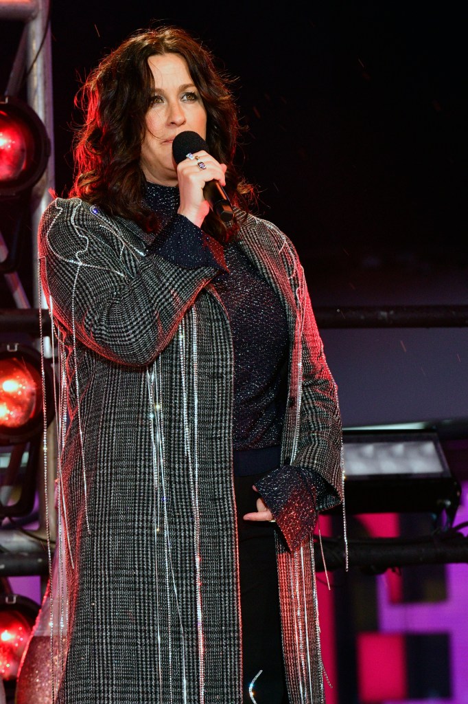 Alanis Morissette’s ex-tour manager allegedly blackmailed singer with drug trafficking threats: lawsuit