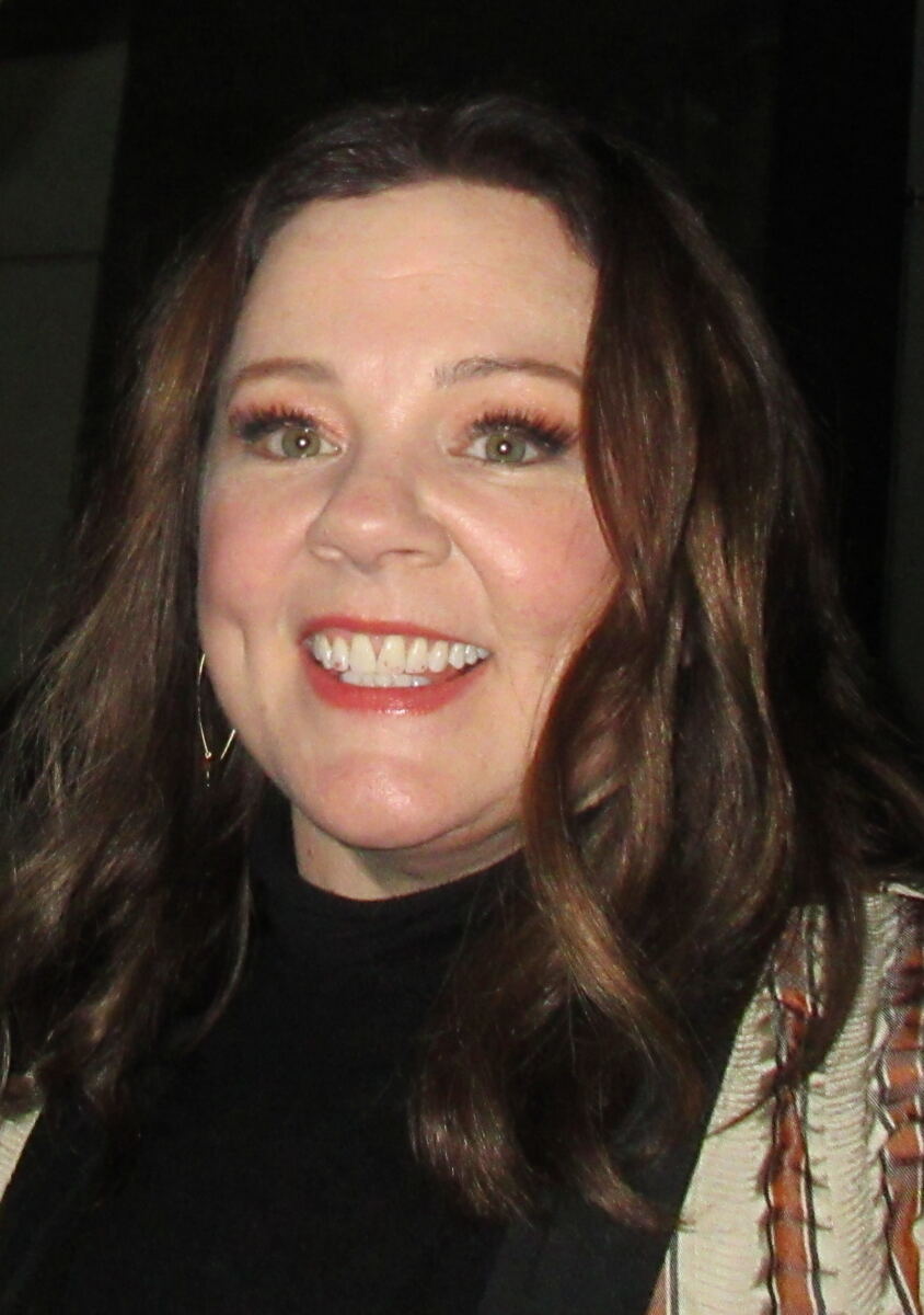 Melissa McCarthy and Clive Owen are spitting image of JonBenét Ramsey’s parents in first photo from new Netflix drama
